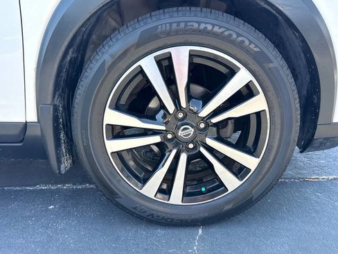 Used 2018 Nissan Kicks SR w/ Premium Package FWD image 28