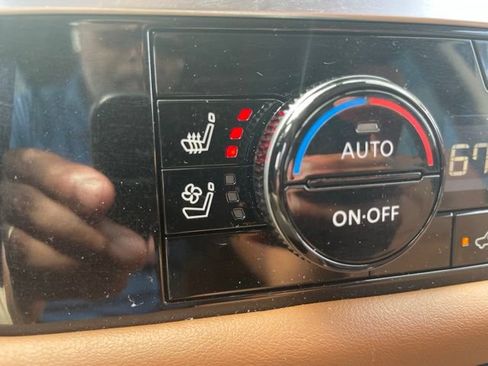 Used 2025 Nissan Pathfinder Platinum FWD image 26