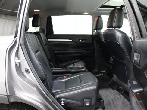 Used 2018 Toyota Highlander XLE w/ Protection Package #3 AWD/4WD image 26
