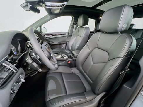 New 2026 Porsche Macan image 5