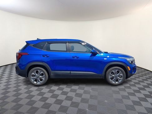 Used 2024 Kia Seltos LX AWD/4WD image 7