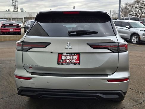 New 2026 Mitsubishi Outlander ES image 10