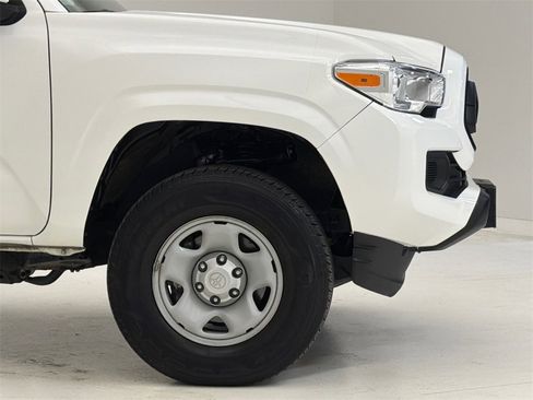 Used 2022 Toyota Tacoma SR image 5