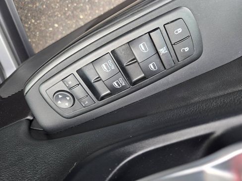 Used 2015 Jeep Cherokee Limited w/ Technology Group AWD/4WD image 16