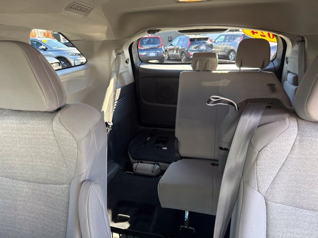 Used 2024 Toyota Sienna LE AWD/4WD image 16