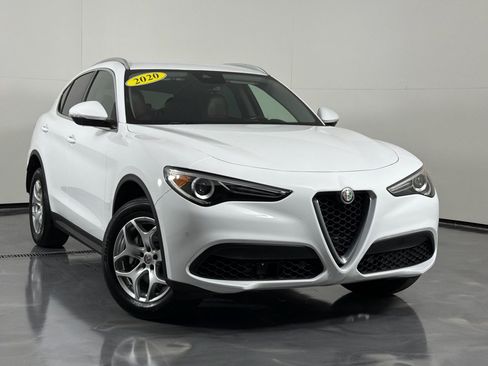 Used 2020 Alfa Romeo Stelvio RWD image 2