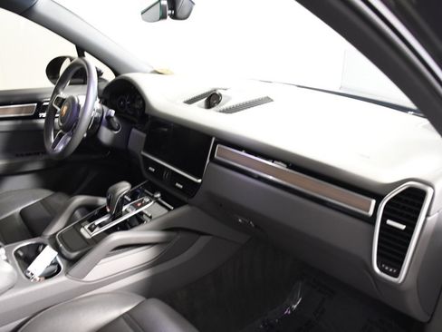 Used 2020 Porsche Cayenne Base image 19