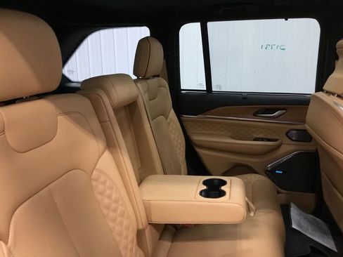 Used 2023 Jeep Grand Cherokee Summit image 24