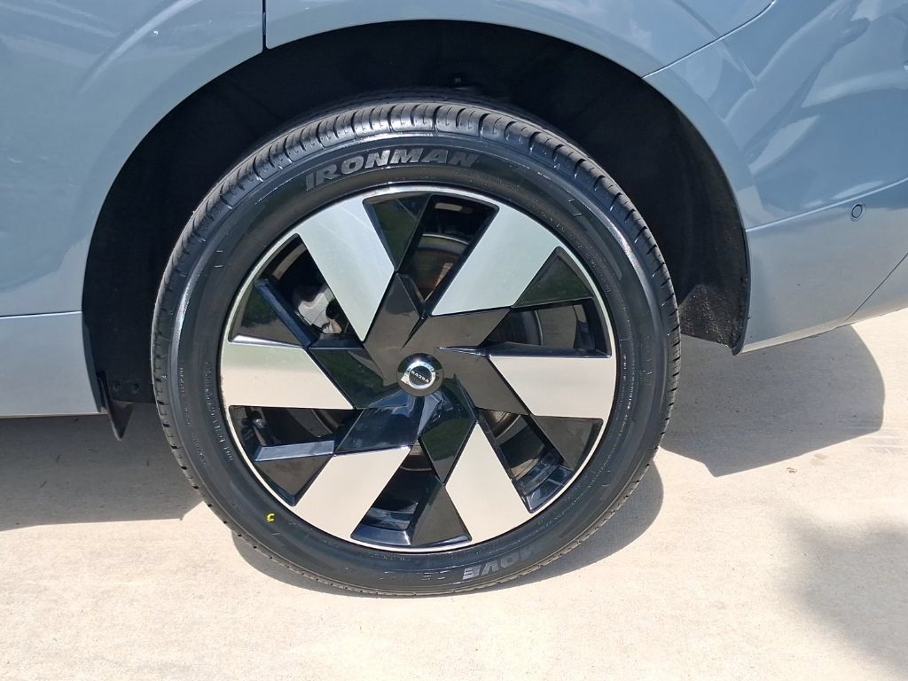Certified 2024 Volvo XC60 T8 Plus w/ Protection Package Premier AWD/4WD image 3