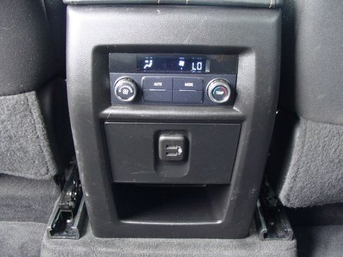 Used 2020 Chevrolet Traverse LT AWD/4WD image 33