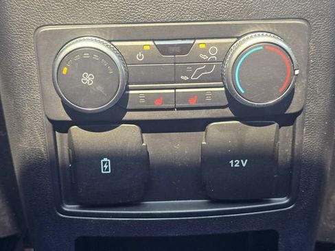 Used 2020 Ford Explorer XLT w/ Equipment Group 202A AWD/4WD image 22