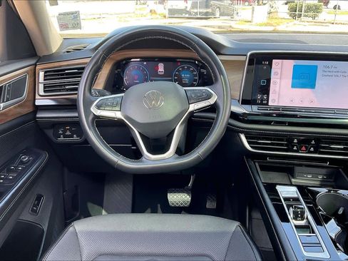 Used 2024 Volkswagen Atlas SE image 7