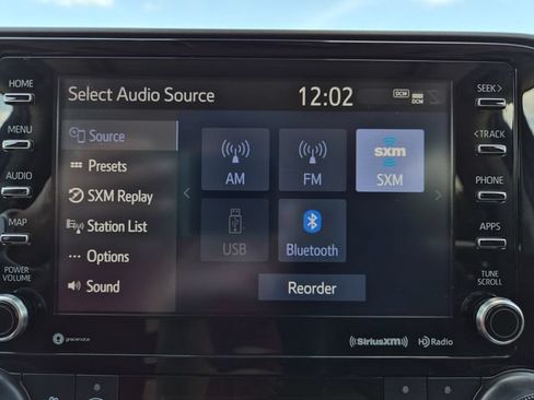 Used 2022 Toyota Highlander XLE AWD/4WD image 22