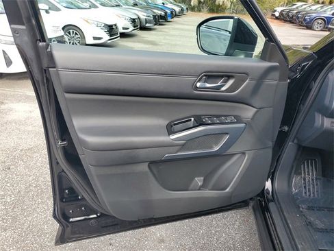 Used 2024 Nissan Pathfinder SL image 10