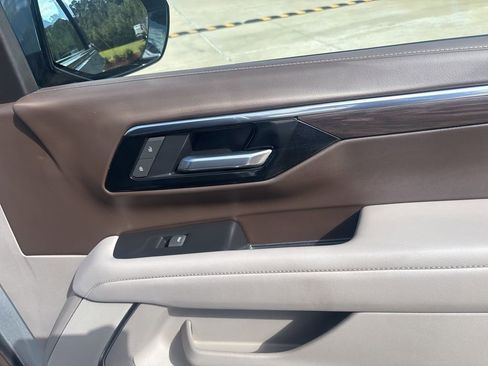 Used 2025 Chevrolet Suburban LT image 52