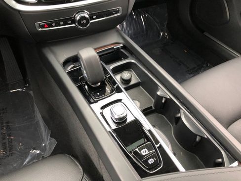 Used 2025 Volvo V60 B5 Cross Country Plus image 27