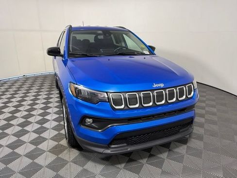Used 2022 Jeep Compass Latitude w/ Convenience Group AWD/4WD image 8