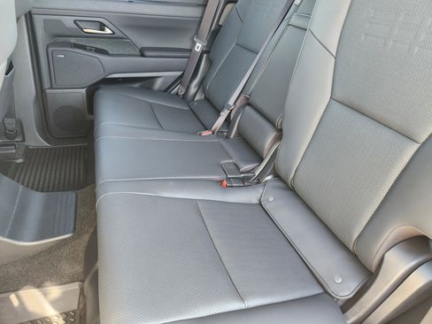 Used 2025 Lexus GX 550 image 37