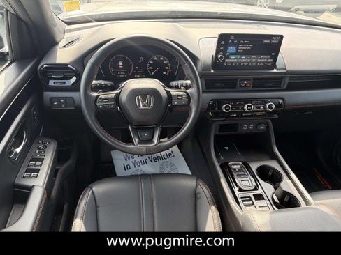 Used 2025 Honda Pilot TrailSport image 23