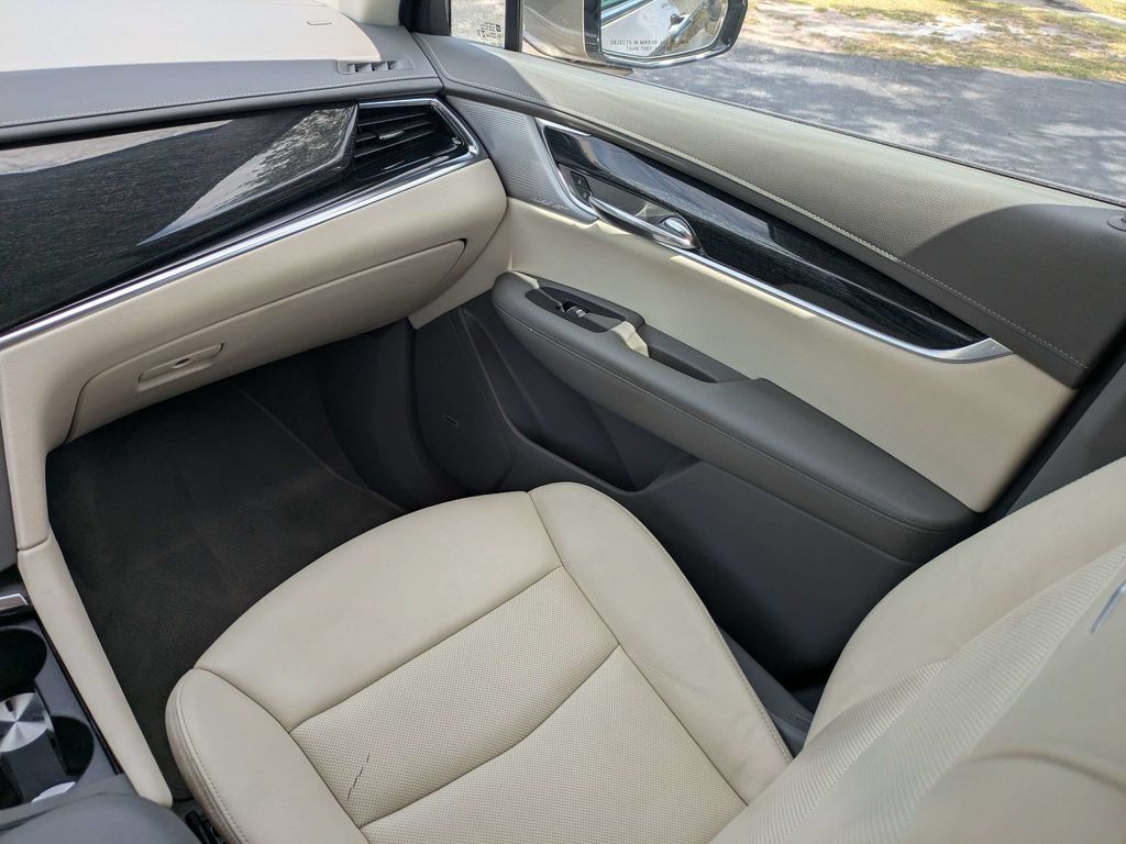 Used 2022 Cadillac XT6 Premium Luxury w/ Technology Package AWD/4WD image 18