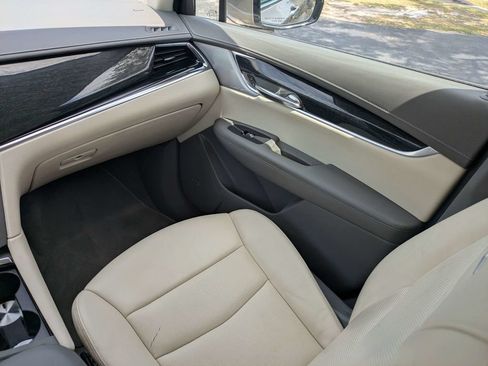 Used 2022 Cadillac XT6 Premium Luxury w/ Technology Package AWD/4WD image 18