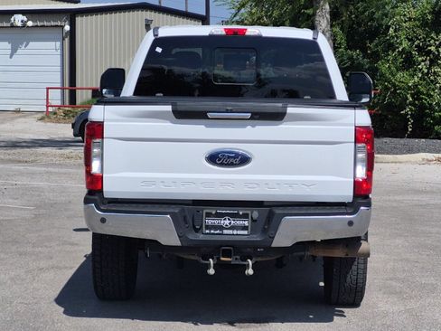 Used 2019 Ford F250 Lariat w/ Lariat Value Package AWD/4WD image 4