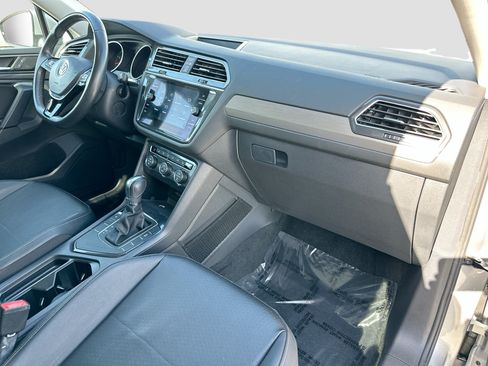 Used 2019 Volkswagen Tiguan SE w/ Panoramic Sunroof Package FWD image 29