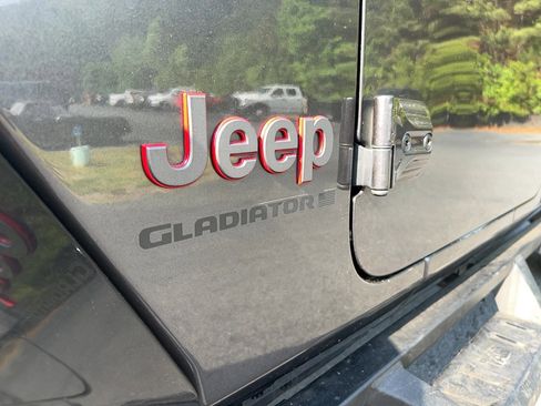 Used 2023 Jeep Gladiator Rubicon w/ LED Lighting Group AWD/4WD image 11