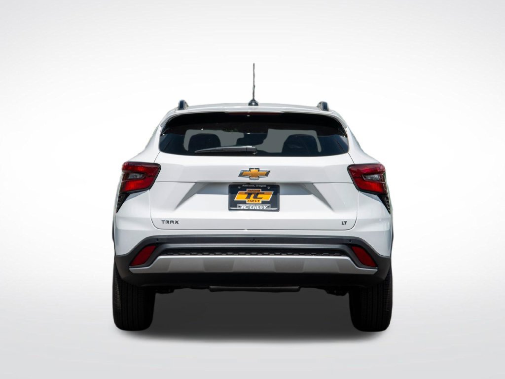 New 2026 Chevrolet Trax LT w/ Sunroof Package FWD image 4