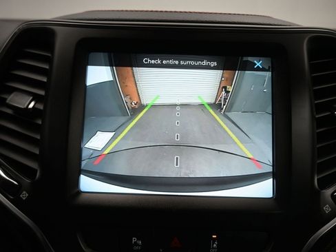 Used 2022 Jeep Cherokee Trailhawk w/ Premium Leather Package image 18