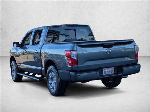 Used 2018 Nissan Titan SV w/ SV Convenience Package image 5