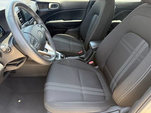 Used 2025 Hyundai Venue SEL FWD image 10