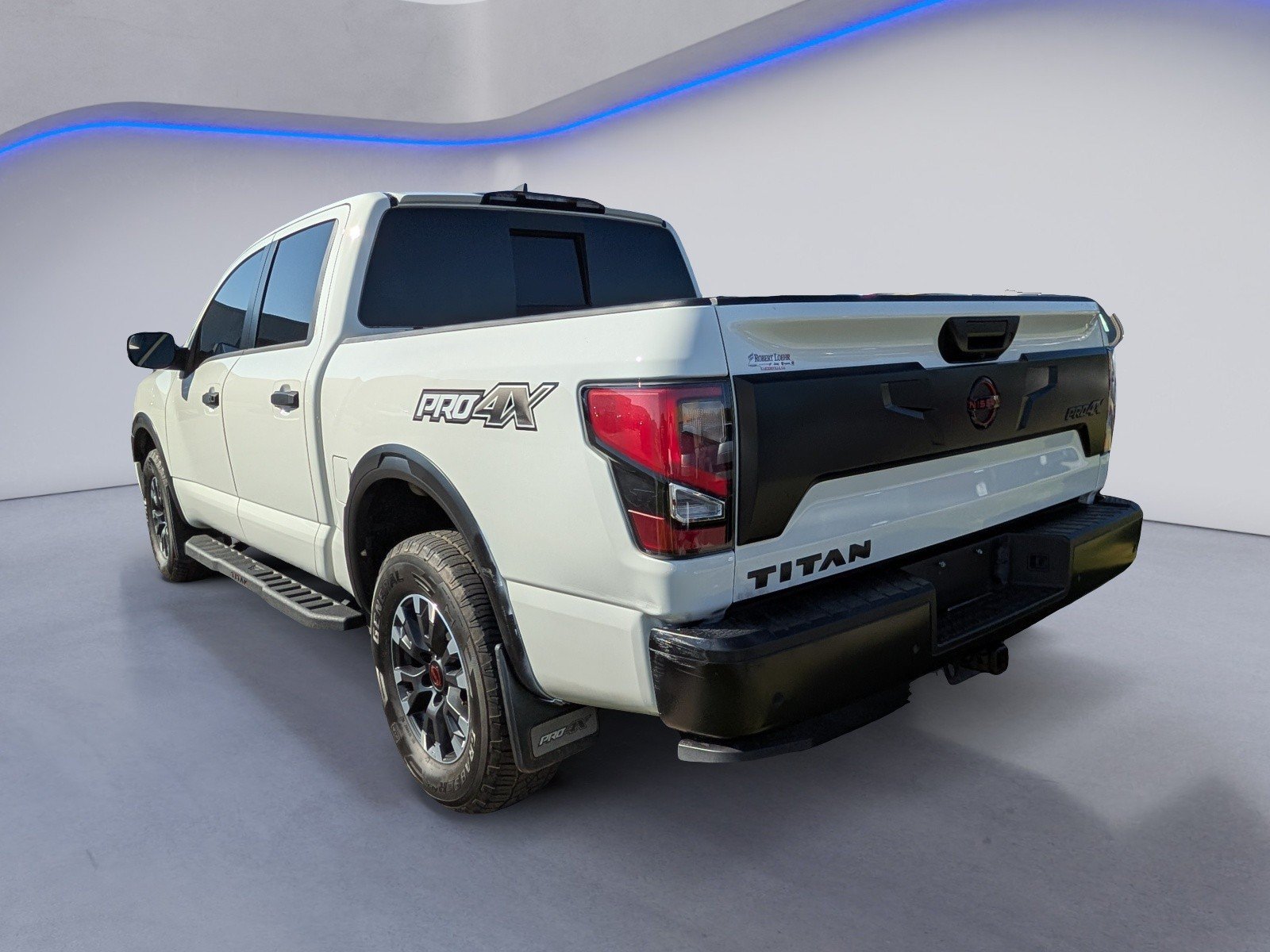 Used 2023 Nissan Titan PRO-4X w/ Pro-4x Convenience Package AWD/4WD image 7