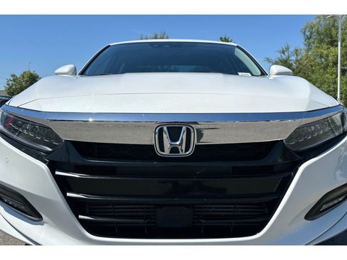 Used 2018 Honda Accord Touring image 10