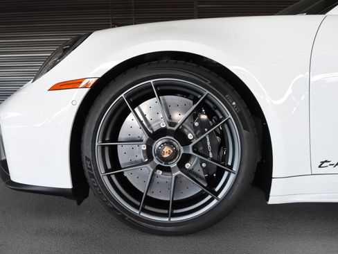 New 2026 Porsche 911 Carrera 4 GTS image 12