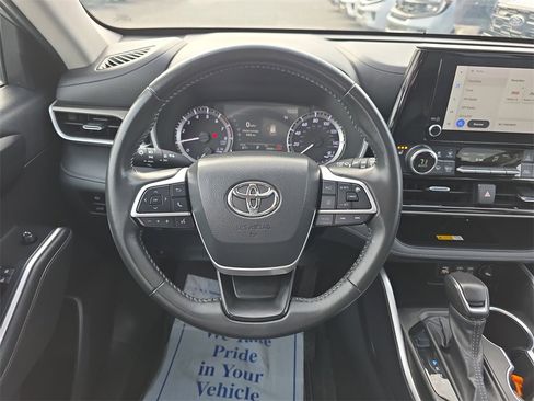 Used 2024 Toyota Highlander LE image 15