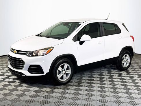 Used 2020 Chevrolet Trax LS FWD image 4