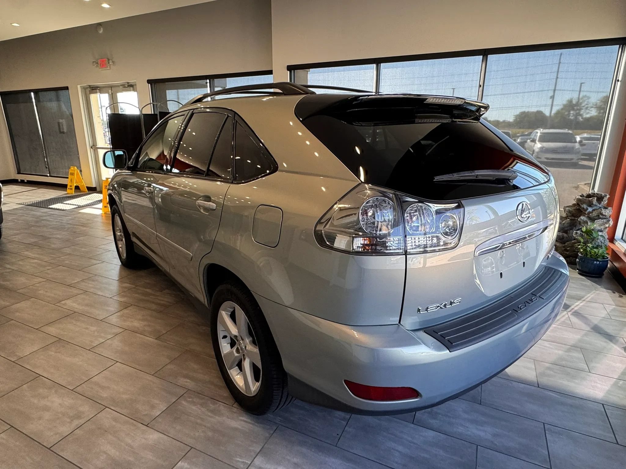 Used 2004 Lexus RX 330 w/ Premium Plus Pkg FWD image 16