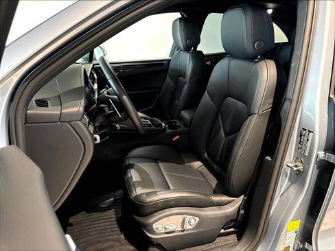 Used 2026 Porsche Macan AWD/4WD image 8