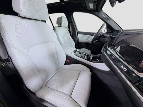 Used 2026 BMW X5 xDrive40i w/ M Sport Package image 31