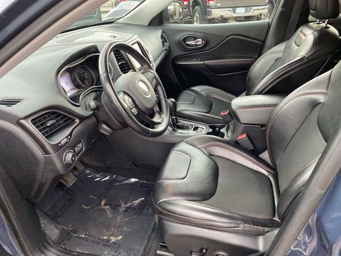 Used 2019 Jeep Cherokee Trailhawk w/ Cold Weather Group image 23