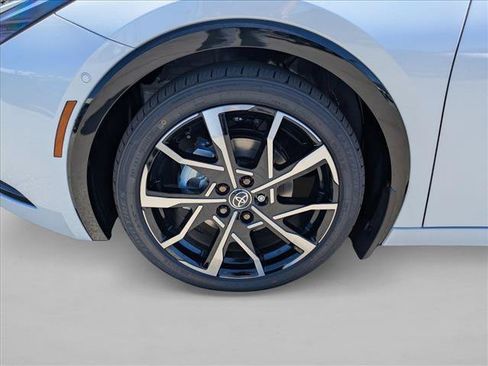 New 2026 Toyota Prius Plug-In Hybrid FWD image 10