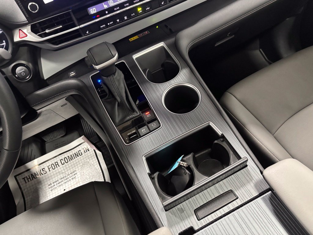 Used 2026 Toyota Sienna XLE FWD image 41