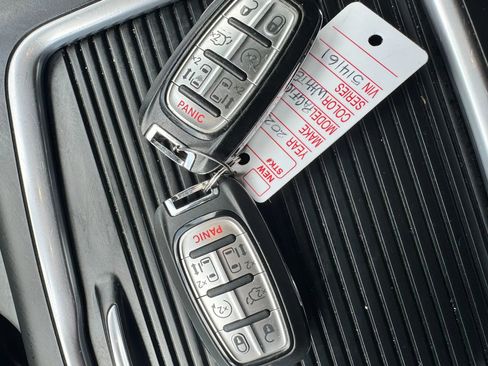 Used 2023 Chrysler Pacifica Touring-L AWD/4WD image 25
