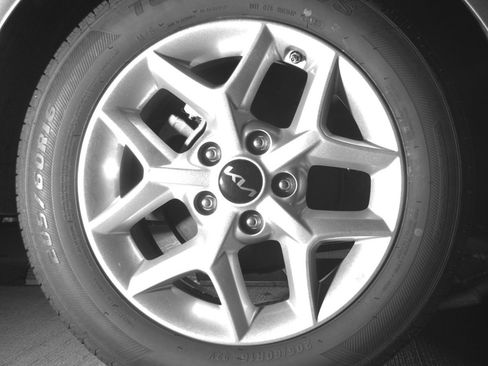 Used 2025 Kia Soul LX w/ LX Technology Package FWD image 15