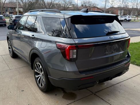 Used 2025 Ford Explorer ST-Line image 5