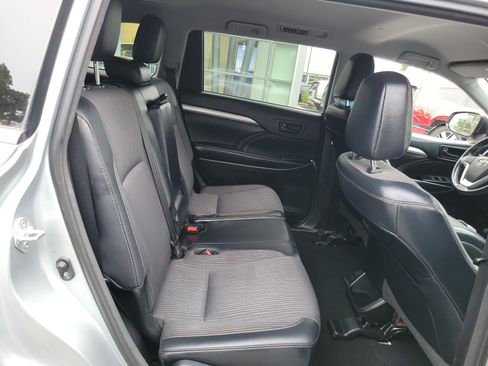 Used 2017 Toyota Highlander Plus FWD image 21