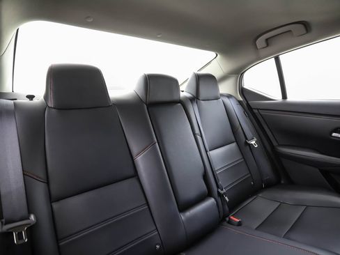 Used 2025 Nissan Sentra SR w/ SR Premium Package FWD image 27