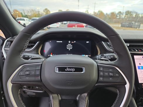 New 2025 Jeep Grand Cherokee L Limited w/ Trailer Tow Package image 10