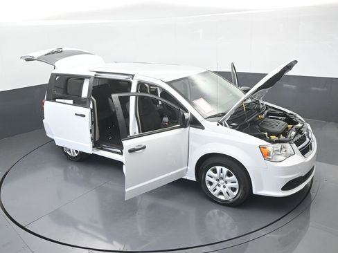 Used 2020 Dodge Grand Caravan SE image 60